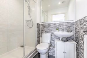 Ensuite shower room- click for photo gallery